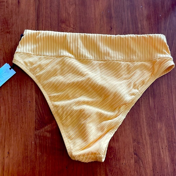 Shade and Shore bikini bottoms - Picture 2 of 5